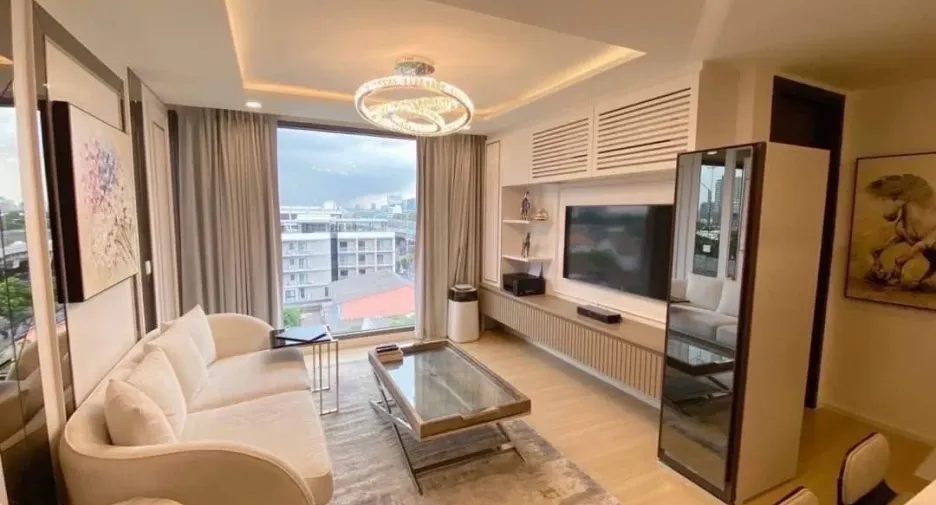 For sale 2 bed condo in Phaya Thai, Bangkok