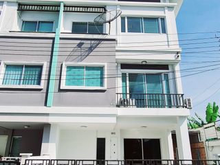 For sale 4 bed townhouse in Prawet, Bangkok