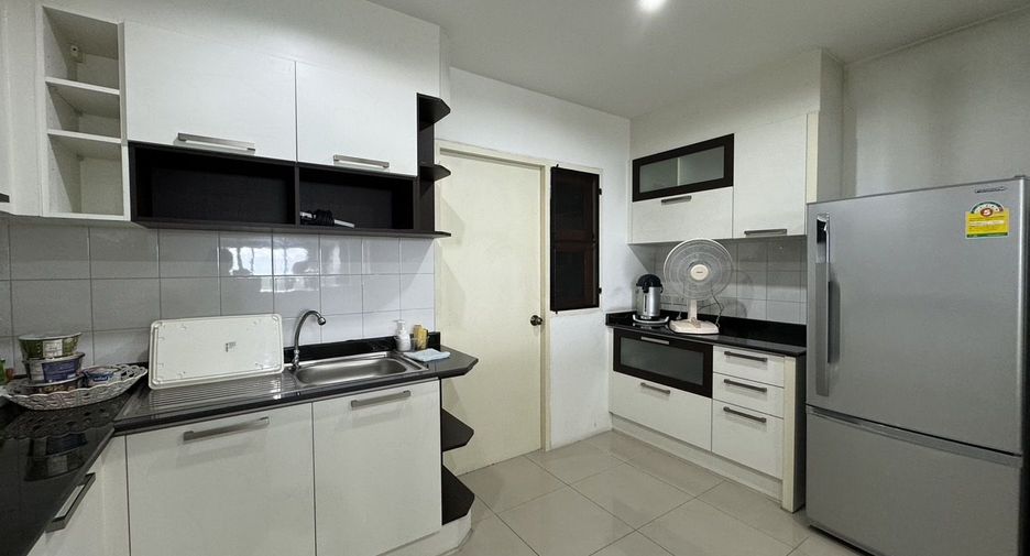 For rent 3 bed condo in Mueang Nonthaburi, Nonthaburi