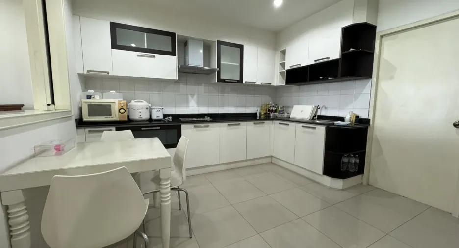 For rent 3 bed condo in Mueang Nonthaburi, Nonthaburi
