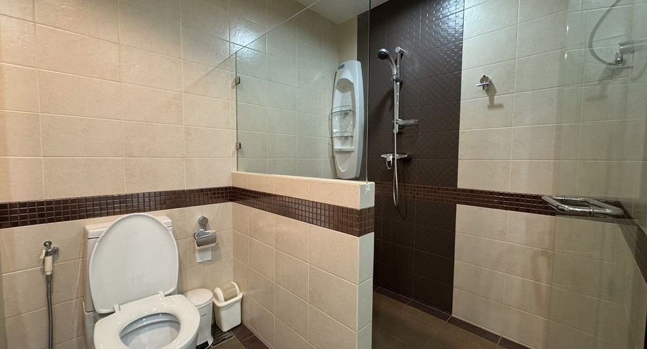 For rent 3 bed condo in Mueang Nonthaburi, Nonthaburi