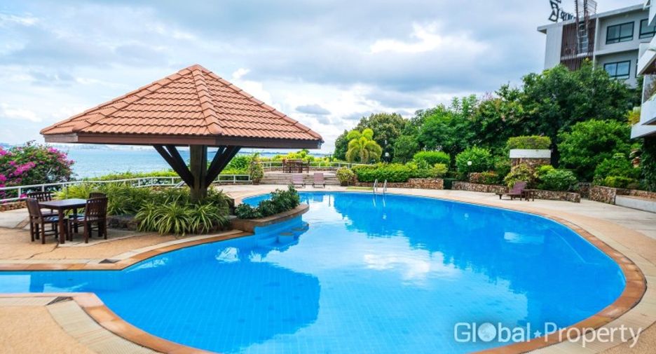 For sale 3 bedrooms condo in Pratumnak, Pattaya