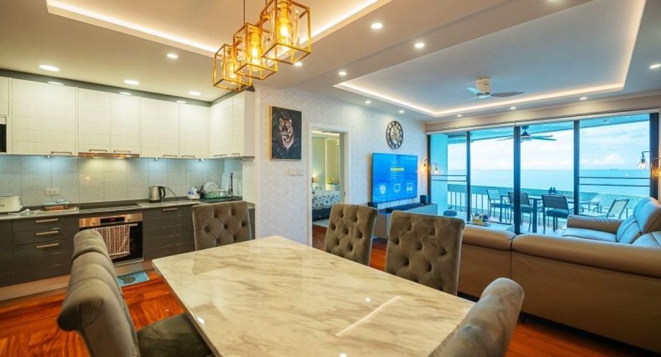 For sale 3 bedrooms condo in Pratumnak, Pattaya