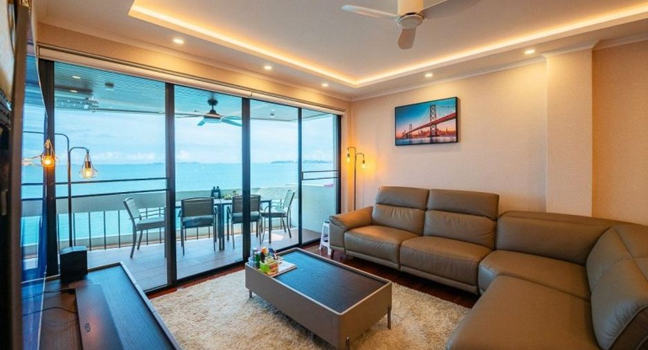 For sale 3 bedrooms condo in Pratumnak, Pattaya