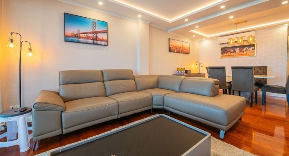 For sale 3 bedrooms condo in Pratumnak, Pattaya