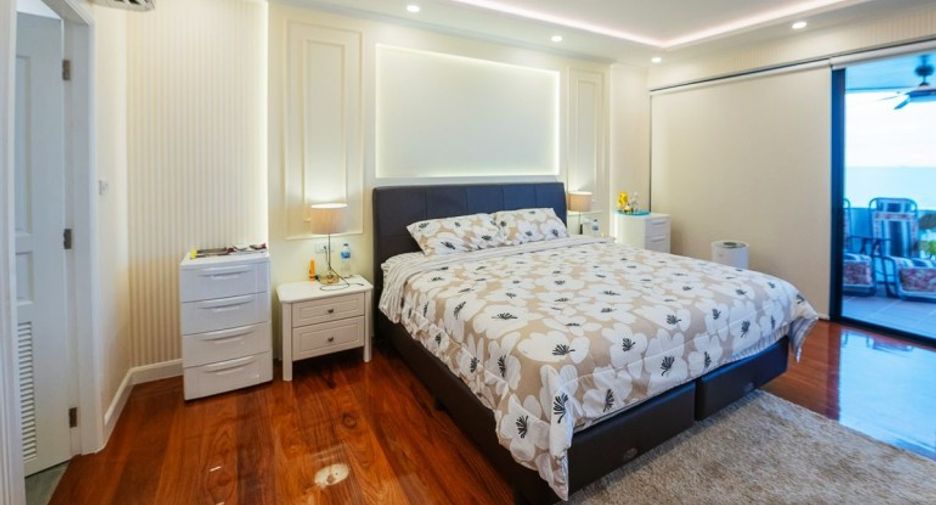 For sale 3 bedrooms condo in Pratumnak, Pattaya