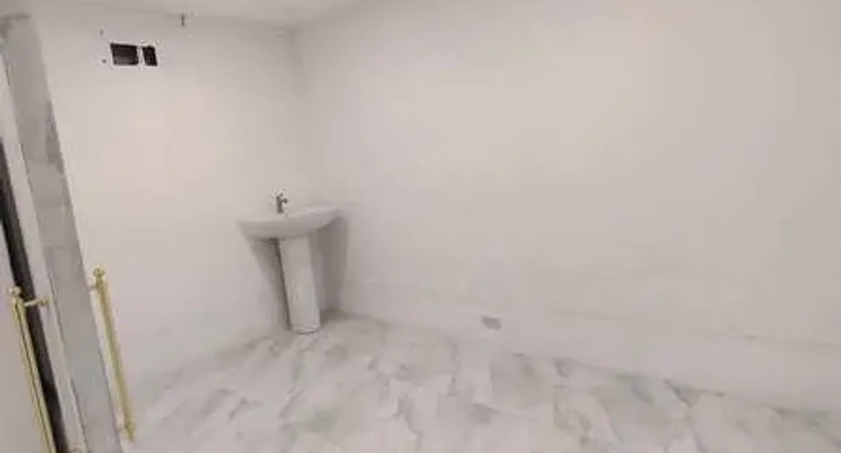 For rent retail Space in Din Daeng, Bangkok