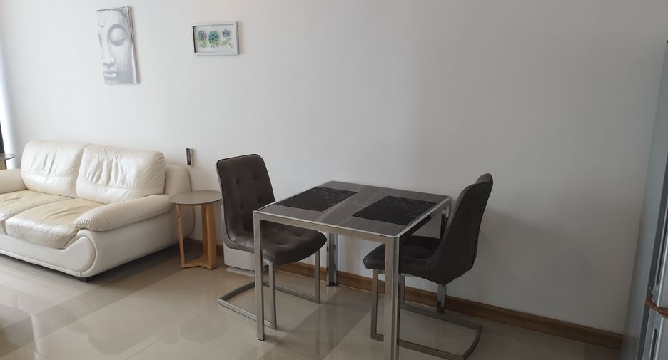 For rent 2 bed condo in Huai Khwang, Bangkok
