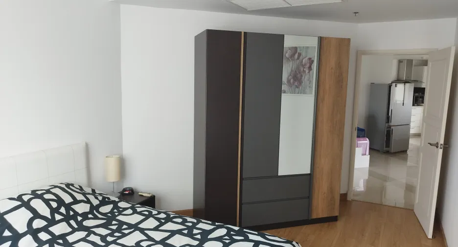 For rent 2 bed condo in Huai Khwang, Bangkok