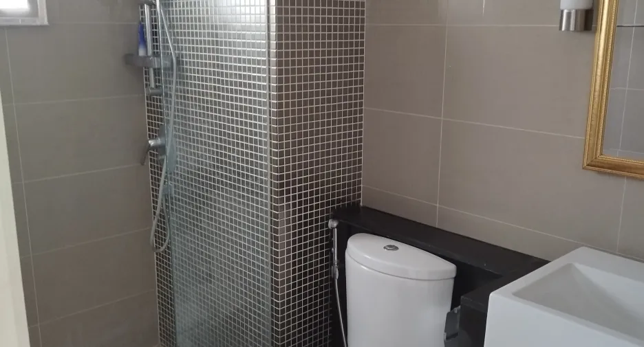 For rent 2 bed condo in Huai Khwang, Bangkok