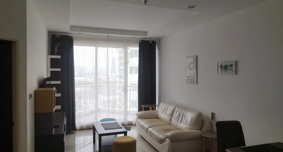 For rent 2 bed condo in Huai Khwang, Bangkok