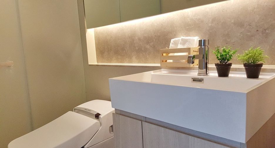 For rent 2 bedrooms condo in Khlong Toei, Bangkok