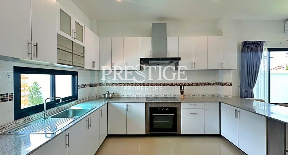For rent 3 bedrooms house in Huay Yai, Pattaya