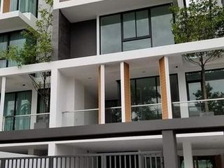 For sale 3 bed office in Lat Phrao, Bangkok