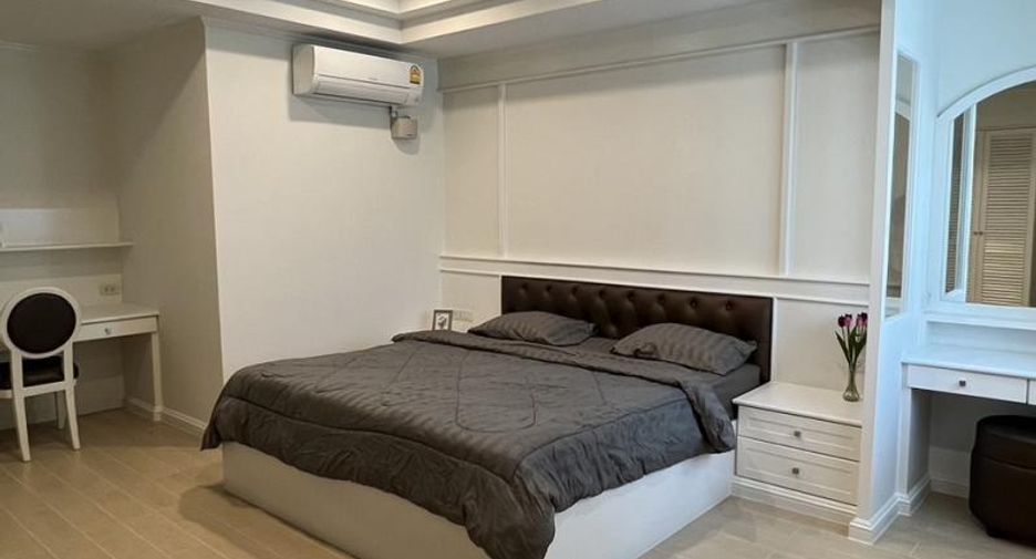 For rent 3 Beds condo in Khlong Toei, Bangkok