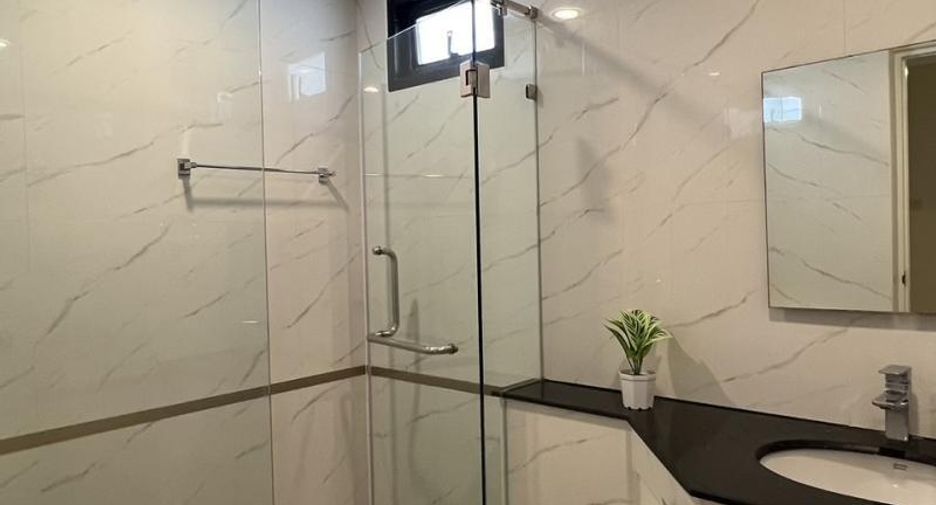 For rent 3 Beds condo in Khlong Toei, Bangkok