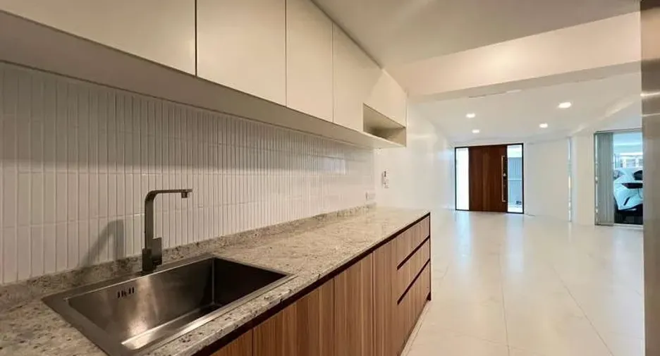For rent 2 bedrooms office in Watthana, Bangkok