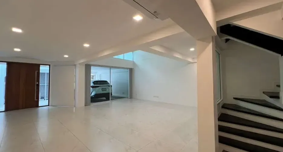 For rent 2 bedrooms office in Watthana, Bangkok