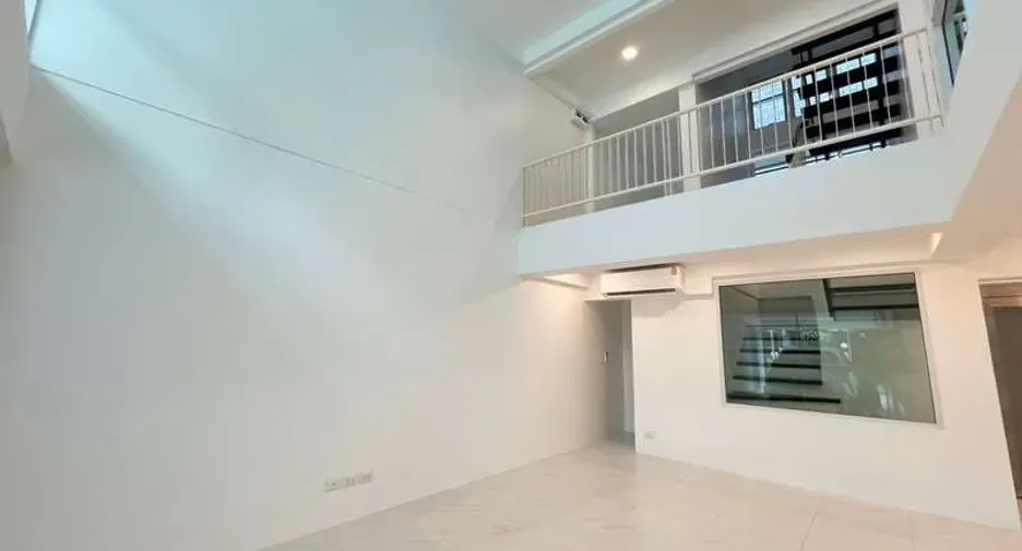 For rent 2 bedrooms office in Watthana, Bangkok