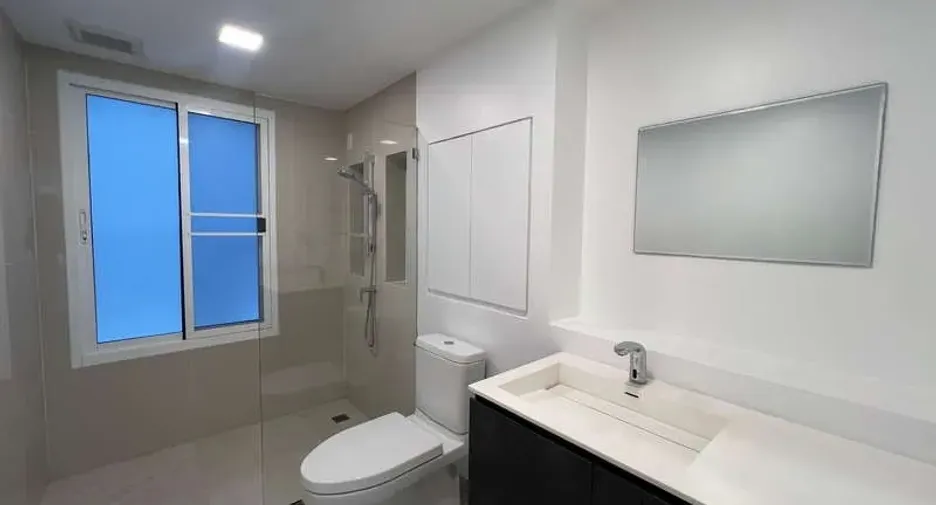 For rent 2 bedrooms office in Watthana, Bangkok