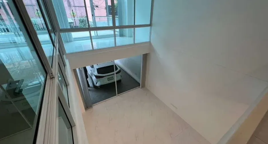 For rent 2 bedrooms office in Watthana, Bangkok