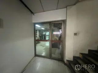 出租 商业空间 在 Khlong Toei, 曼谷
