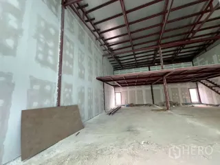 For rent retail Space in Watthana, Bangkok