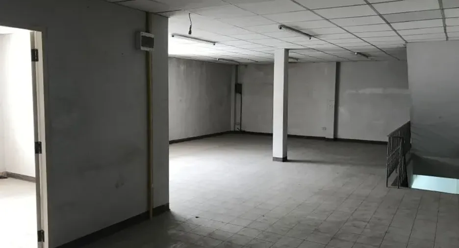 Almacén en alquiler y en venta en Krathum Baen, Samut Sakhon