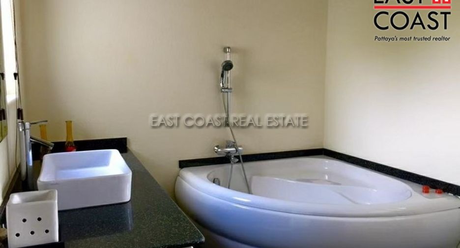 For rent 4 bedrooms house in East Pattaya, Pattaya