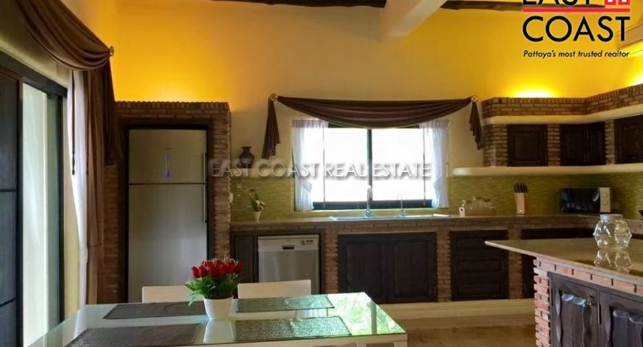 For rent 4 bedrooms house in East Pattaya, Pattaya