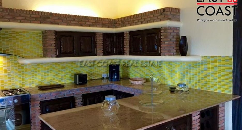 For rent 4 bedrooms house in East Pattaya, Pattaya