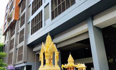 For sale 2 bed condo in Khlong Toei, Bangkok