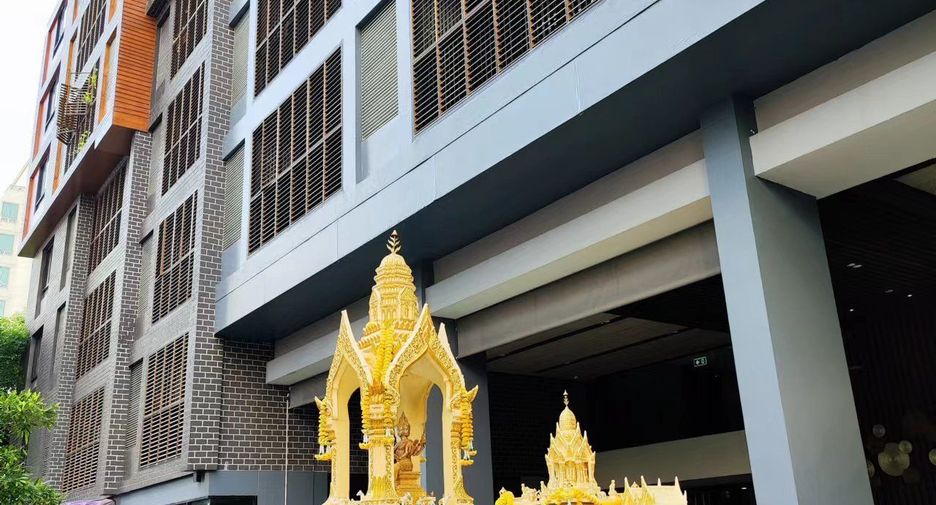 For sale 2 bed condo in Khlong Toei, Bangkok