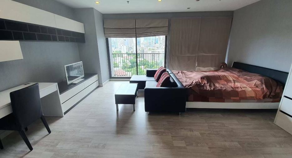 For rent studio condo in Khlong Toei, Bangkok
