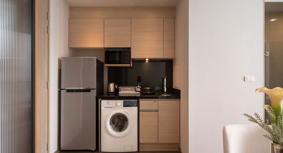 For rent studio condo in Khlong Toei, Bangkok
