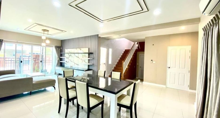 For sale 5 Beds house in Suan Luang, Bangkok