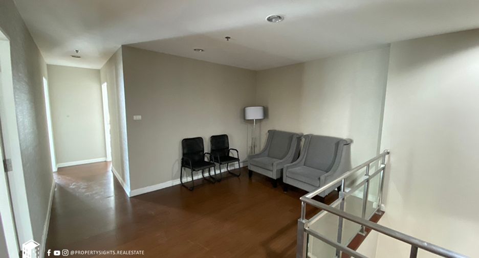 For rent 5 bed condo in Huai Khwang, Bangkok