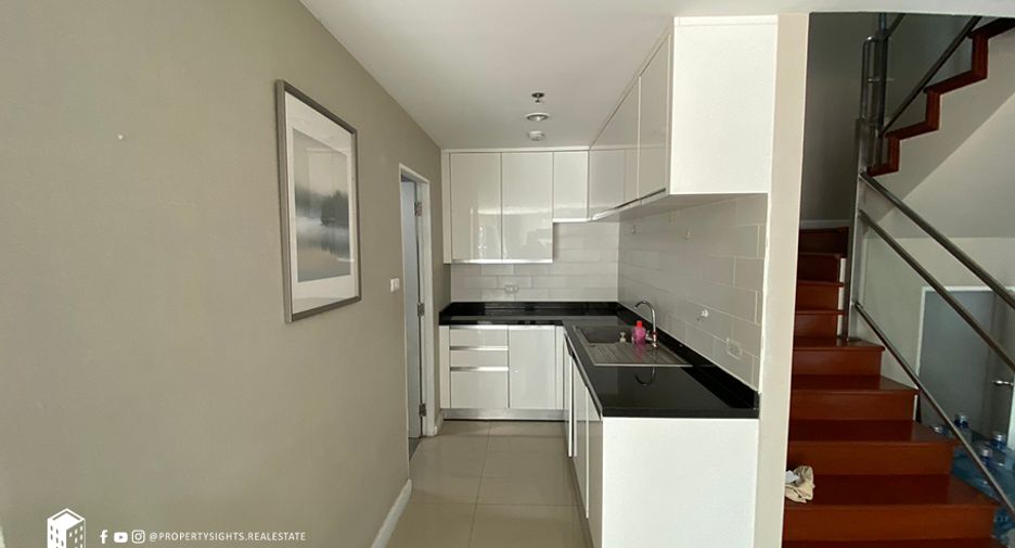 For rent 5 bed condo in Huai Khwang, Bangkok