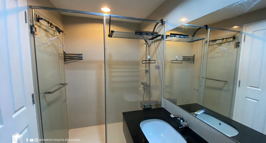 For rent 5 bed condo in Huai Khwang, Bangkok