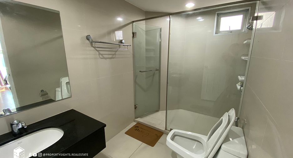 For rent 5 bed condo in Huai Khwang, Bangkok