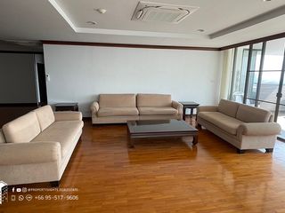 For rent 3 bed condo in Yan Nawa, Bangkok