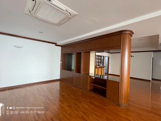 For rent 3 bed condo in Yan Nawa, Bangkok