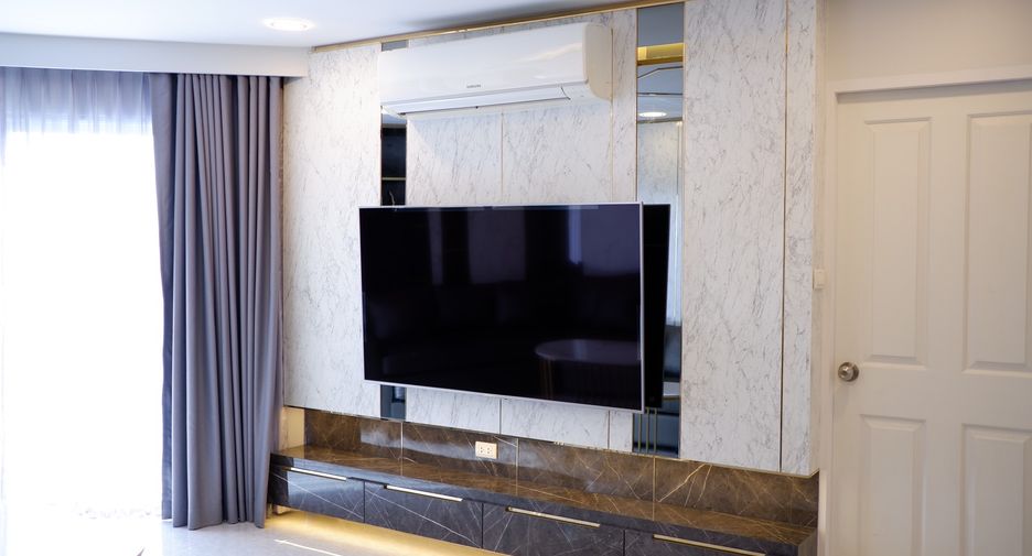 For rent 4 bed condo in Huai Khwang, Bangkok
