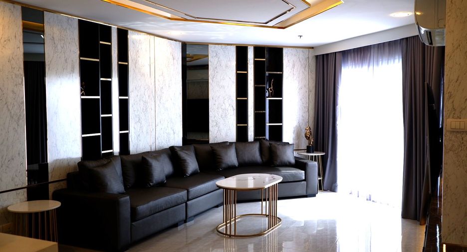 For rent 4 bed condo in Huai Khwang, Bangkok