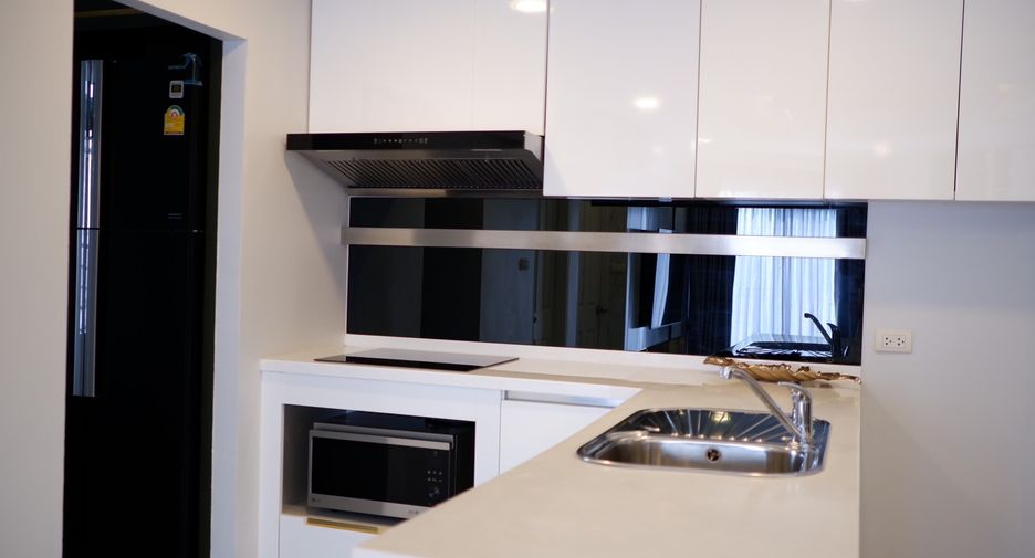 For rent 4 bed condo in Huai Khwang, Bangkok