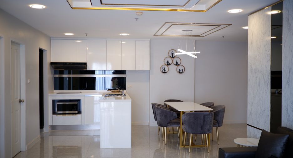 For rent 4 bed condo in Huai Khwang, Bangkok