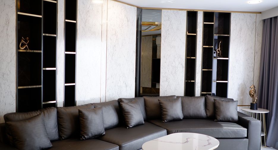 For rent 4 bed condo in Huai Khwang, Bangkok