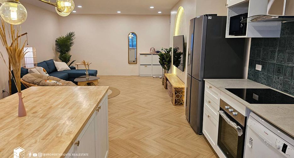 For rent 3 Beds condo in Khlong Toei, Bangkok