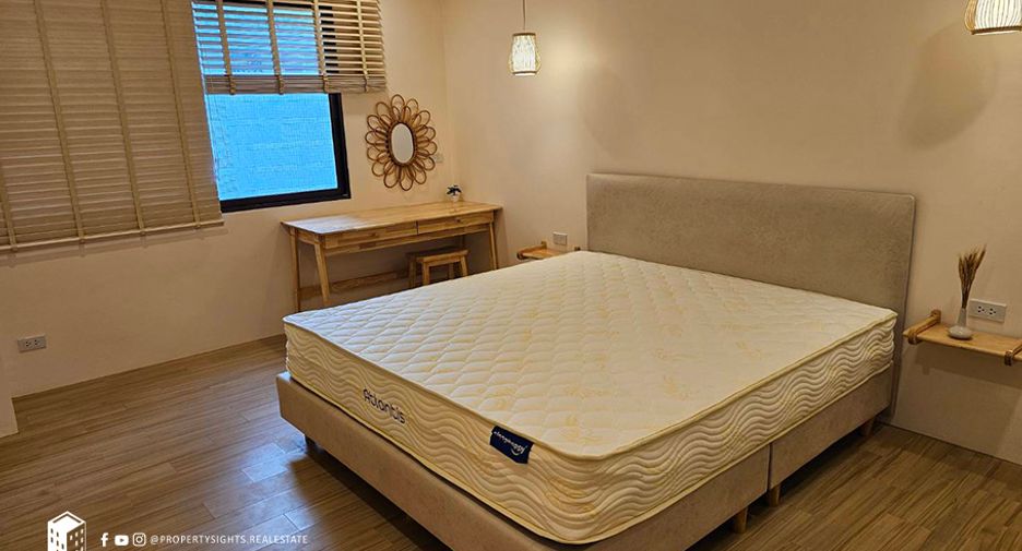For rent 3 Beds condo in Khlong Toei, Bangkok
