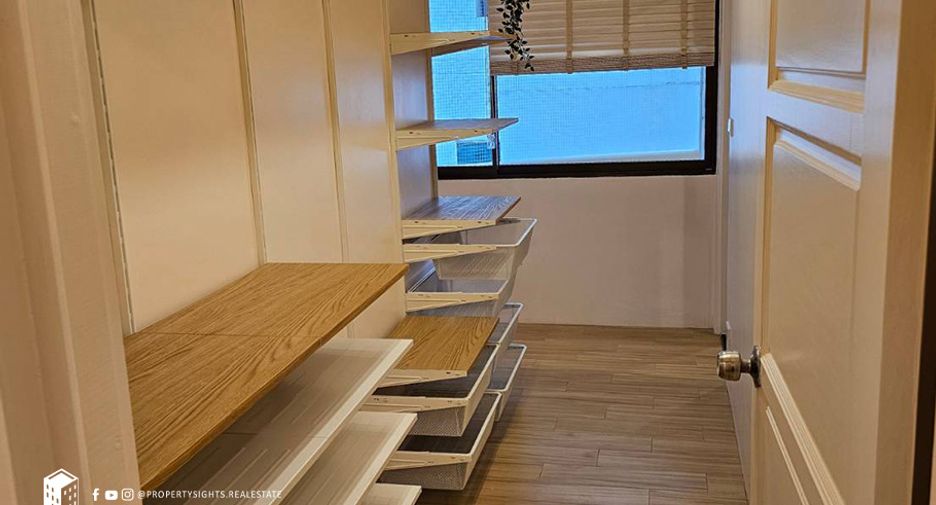 For rent 3 Beds condo in Khlong Toei, Bangkok